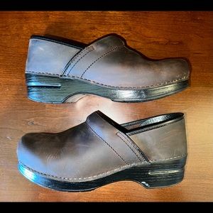 Dansko Professional Clog Moss Oiled Slip On Leather US 9 EU 40